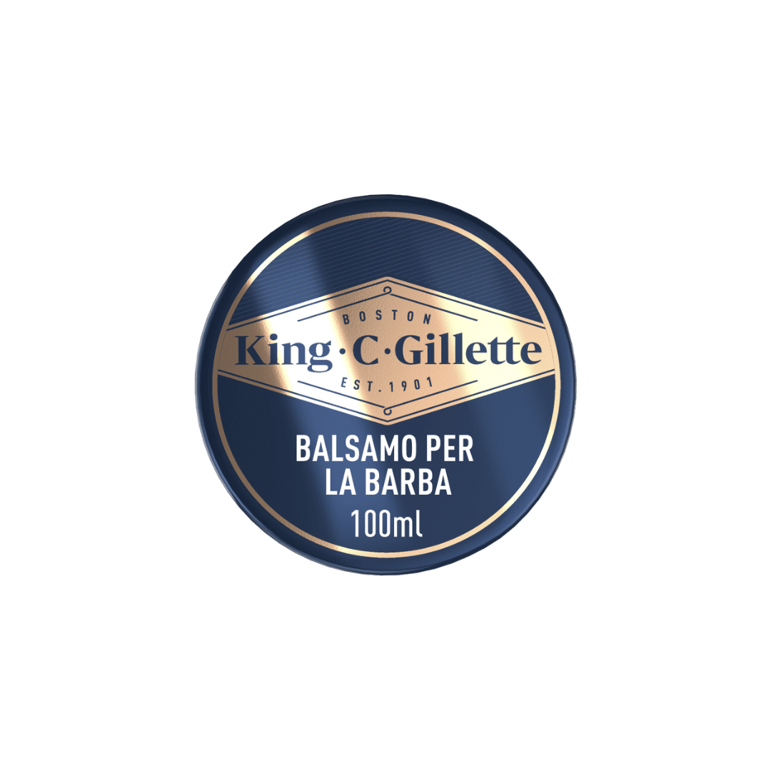 Barattolino da 100ml di balsamo da barba, con un design robusto e maschile nei toni del blu scuro e del rame, con il logo King C. Gillette in evidenza. Il balsamo è arricchito con burro di cacao per idratare e ammorbidire la barba, lasciandola nutrita e facile da gestire, perfetto per una cura quotidiana delicata e senza irritazioni.