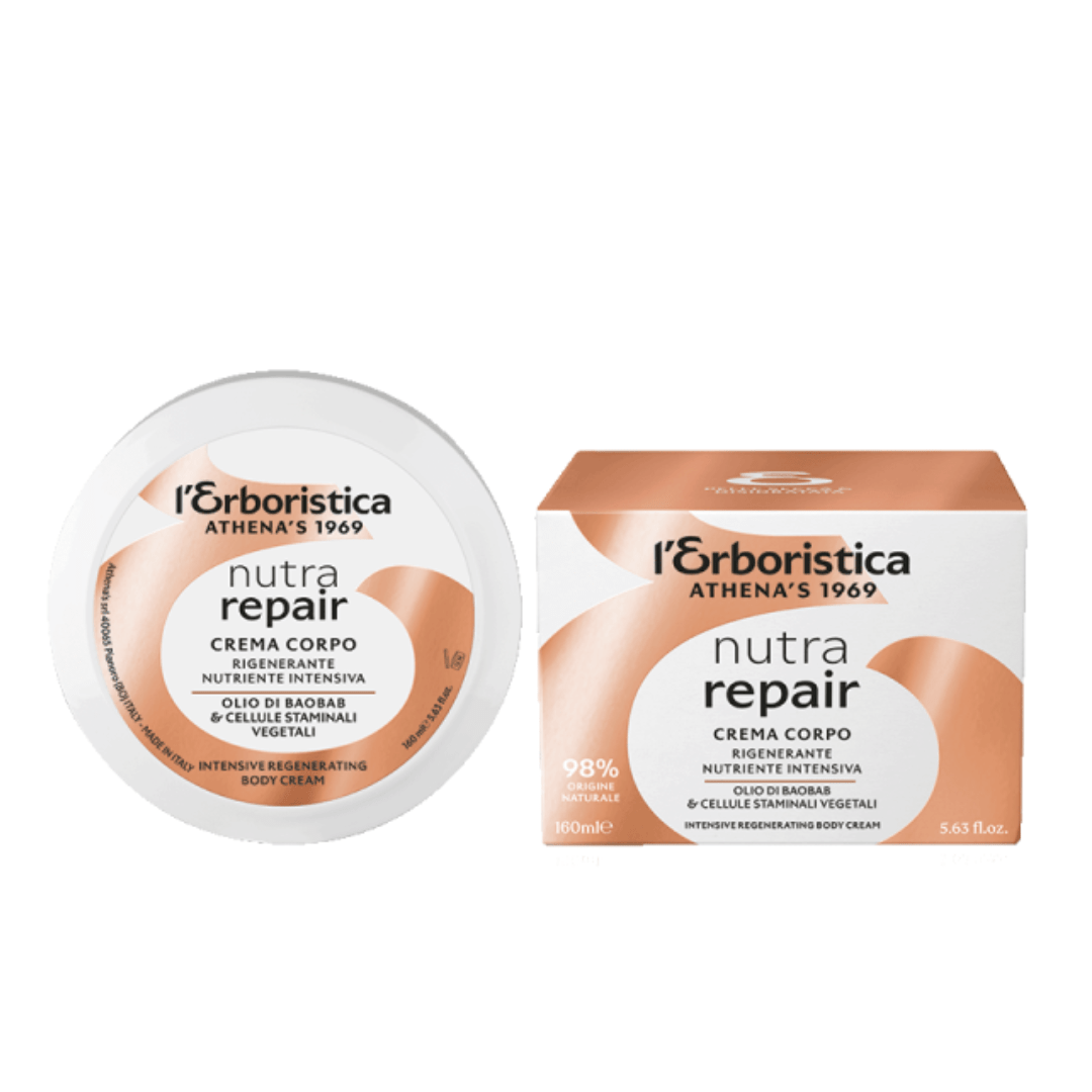 Vasetto da 160ml di crema corpo.
La crema è formulata per nutrire e rigenerare la pelle, offrendo un’idratazione intensa, ideale per pelli secche e stressate che necessitano di un trattamento intensivo. La texture ricca dona morbidezza e comfort a lungo.