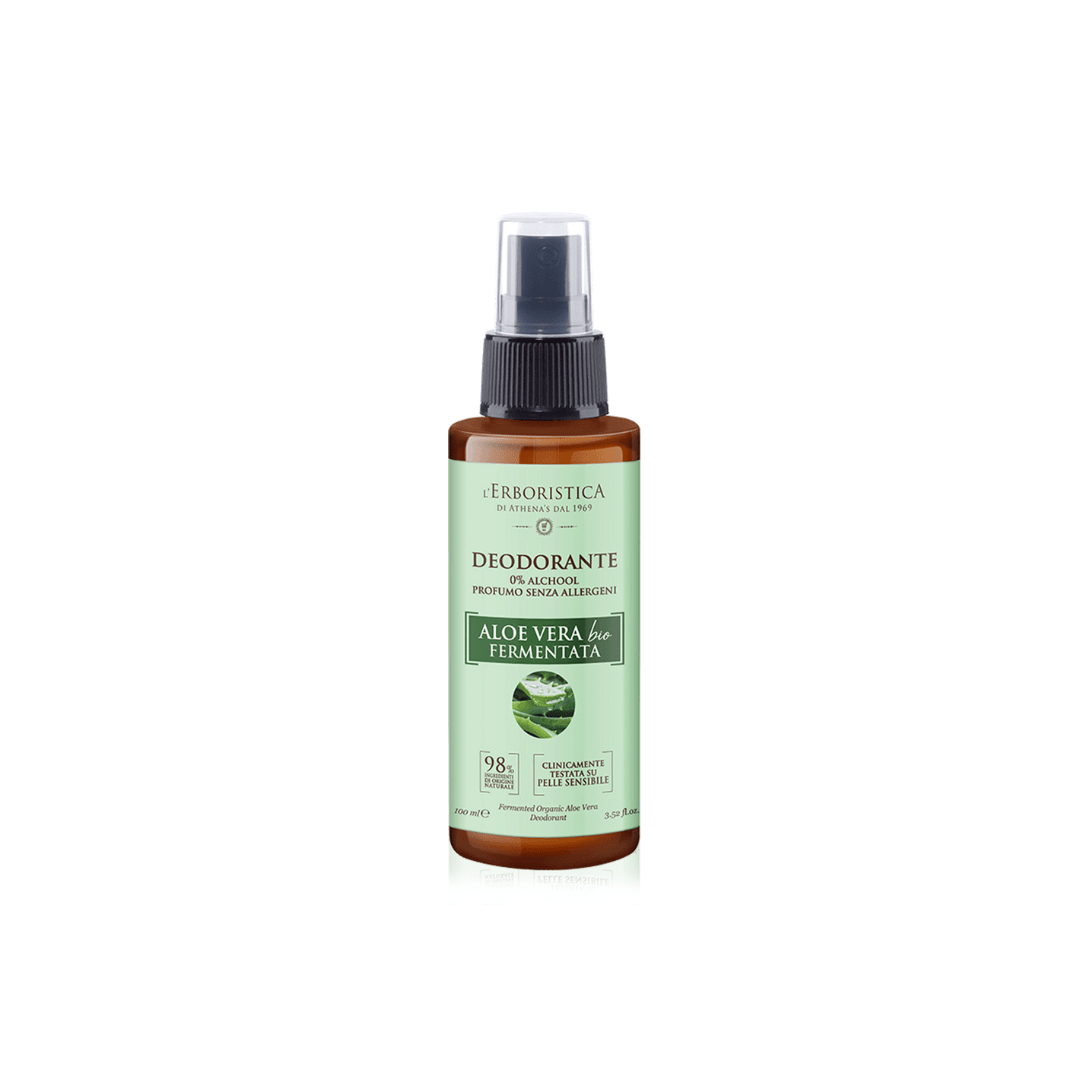 Flacone spray da 100ml di deodorante con aloe vera bio fermentata. Questo deodorante è formulato per proteggere la pelle delicata, grazie all'azione rinfrescante dell'aloe vera biologica fermentata, senza alcol, garantendo una freschezza duratura e una protezione naturale.