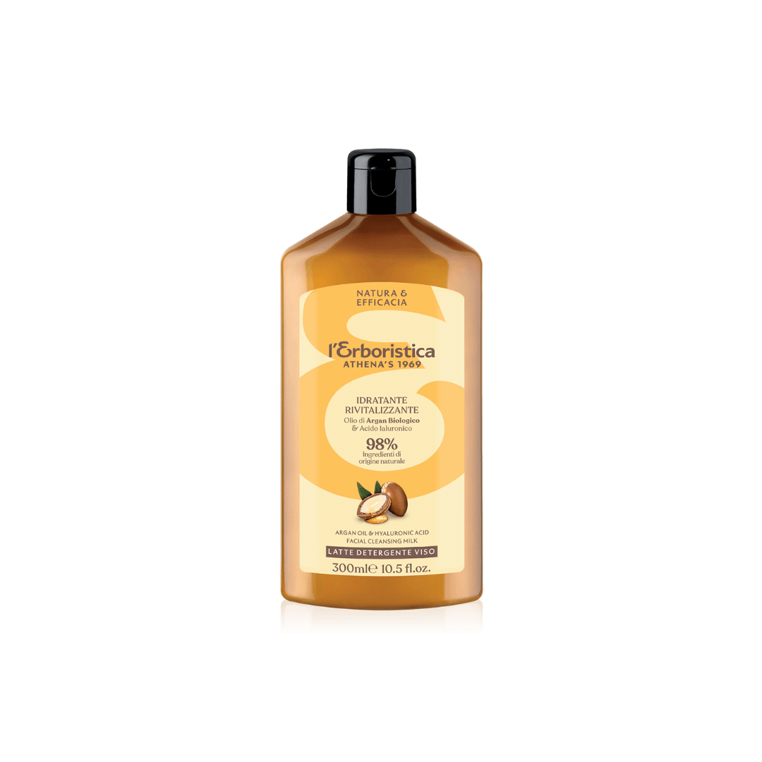 Flacone da 300ml di latte detergente viso. Questo latte detergente è formulato per pulire delicatamente la pelle, rimuovendo trucco e impurità senza irritare, lasciando la pelle idratata e morbida, ideale per l'uso quotidiano su pelli sensibili.